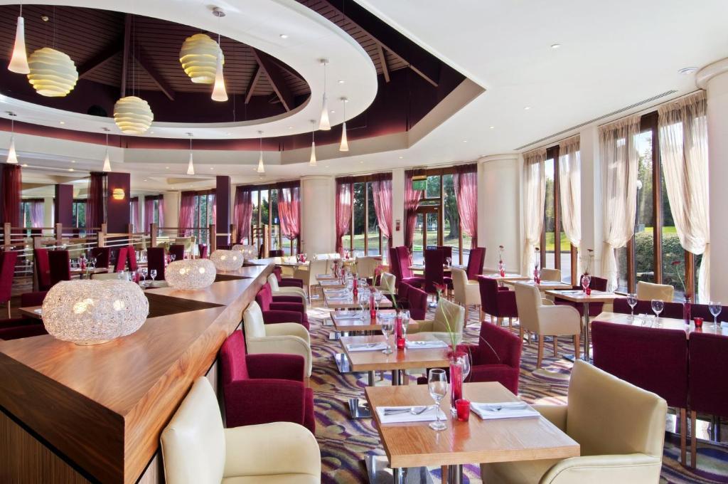 Delta Hotels By Marriott Warwick 워릭 외부 사진