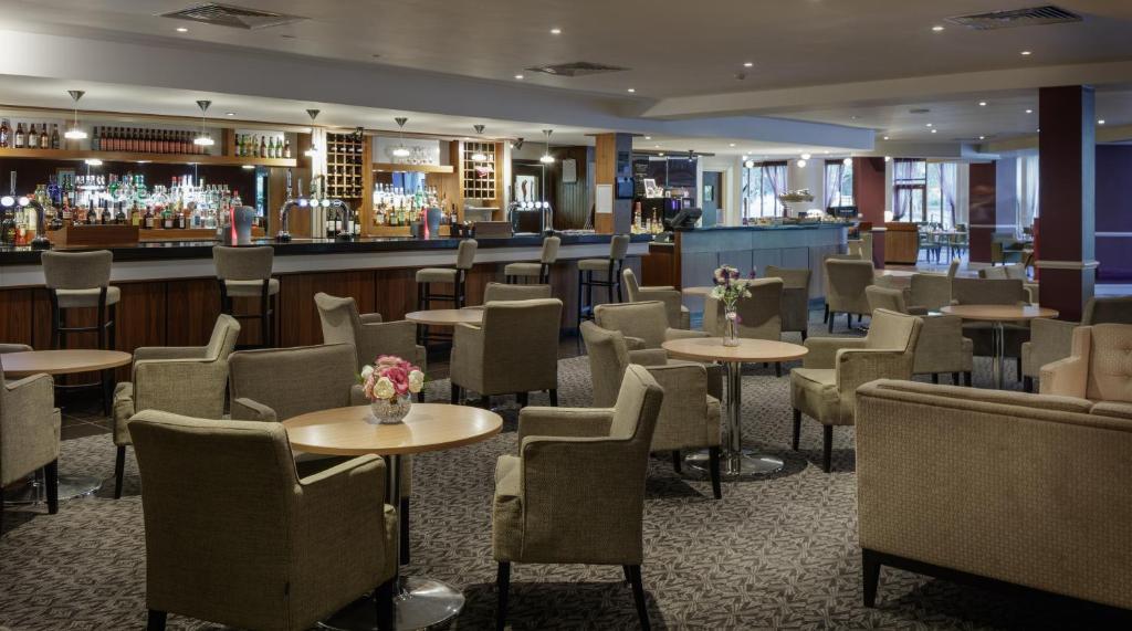 Delta Hotels By Marriott Warwick 워릭 외부 사진