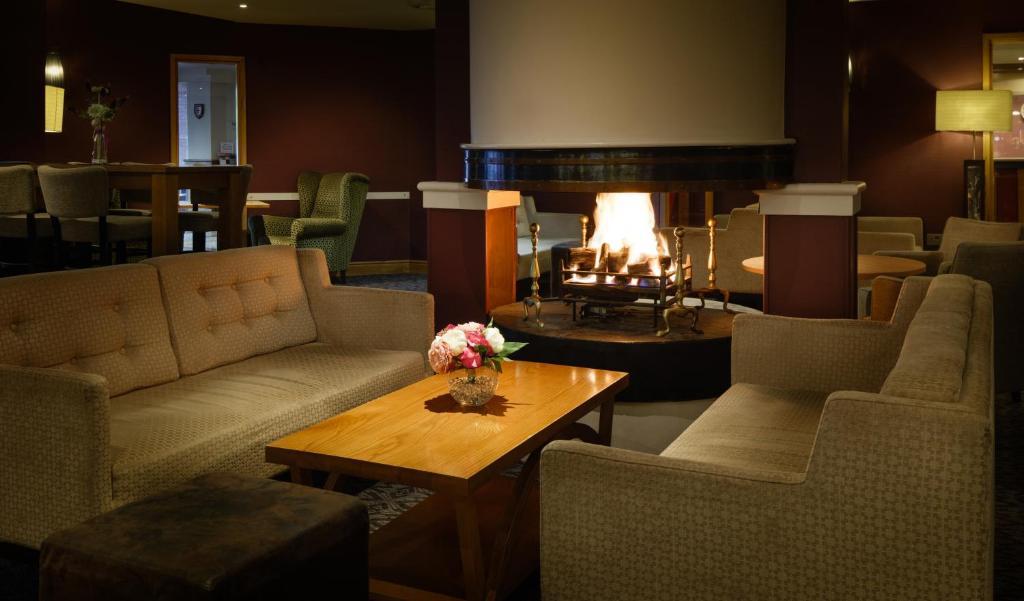 Delta Hotels By Marriott Warwick 워릭 외부 사진