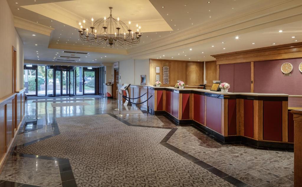 Delta Hotels By Marriott Warwick 워릭 외부 사진