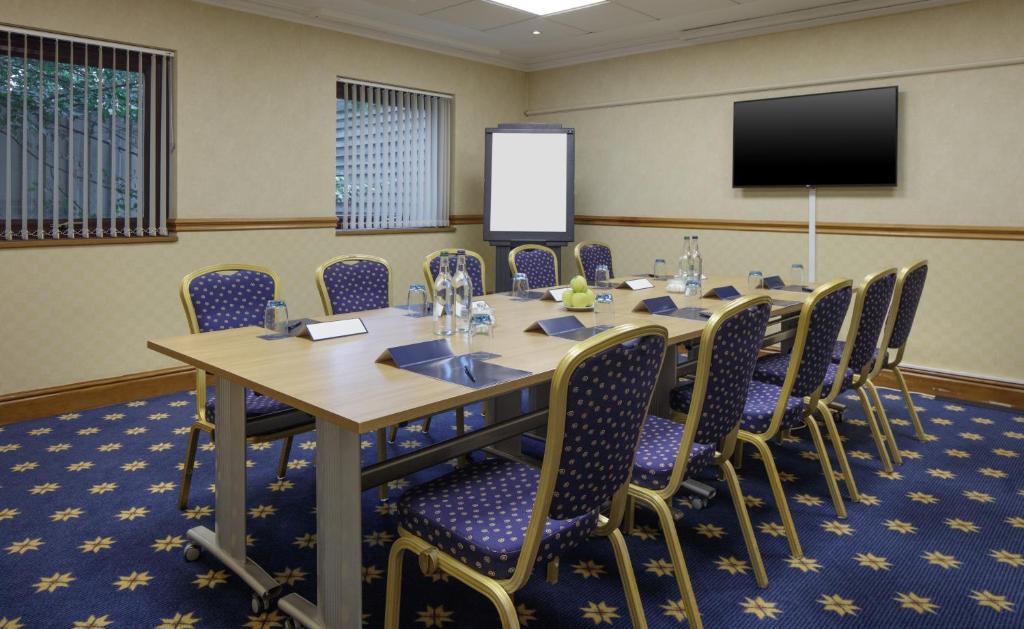 Delta Hotels By Marriott Warwick 워릭 외부 사진