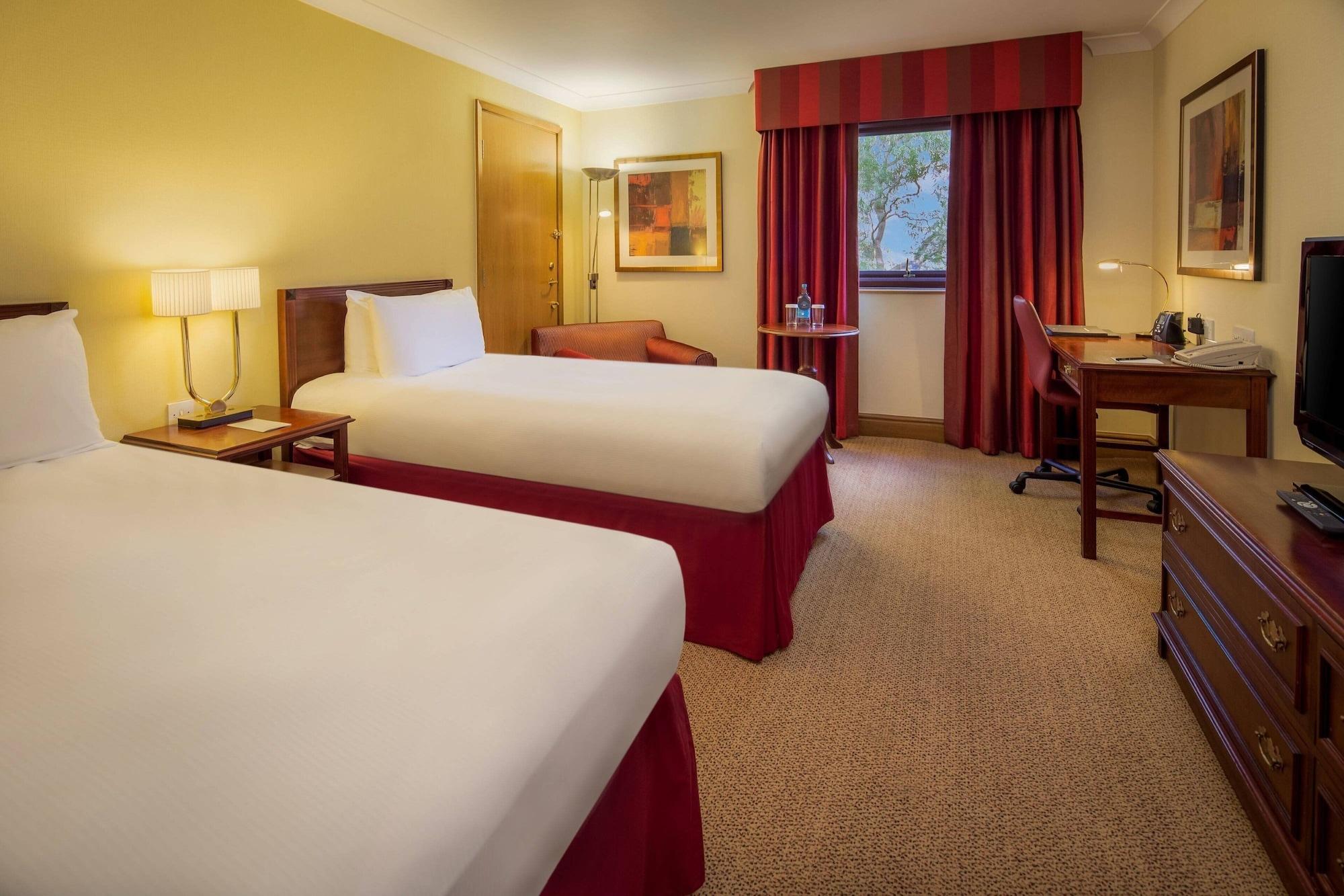 Delta Hotels By Marriott Warwick 워릭 외부 사진