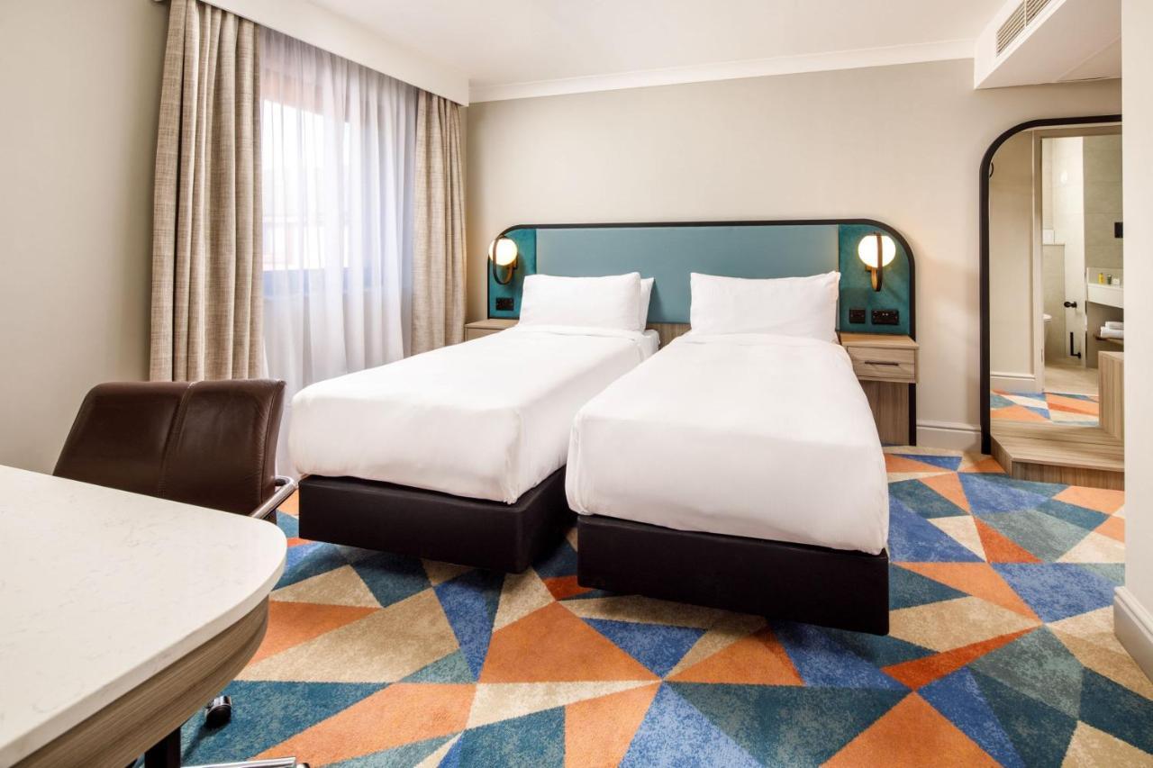 Delta Hotels By Marriott Warwick 워릭 외부 사진