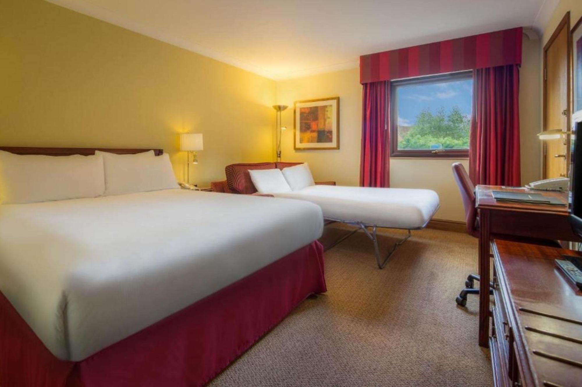 Delta Hotels By Marriott Warwick 워릭 외부 사진