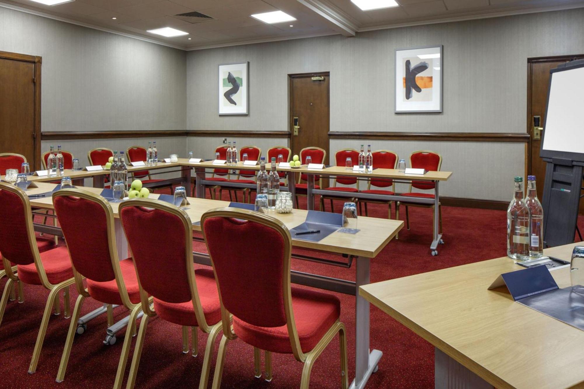 Delta Hotels By Marriott Warwick 워릭 외부 사진
