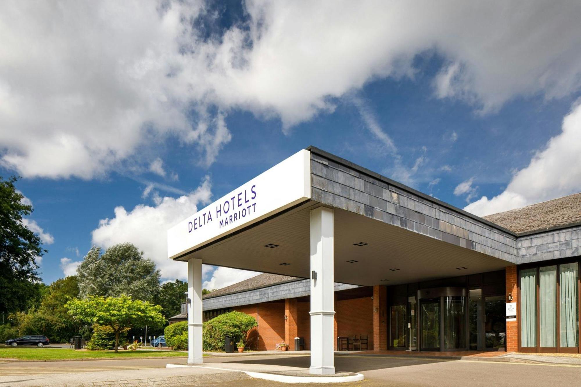Delta Hotels By Marriott Warwick 워릭 외부 사진
